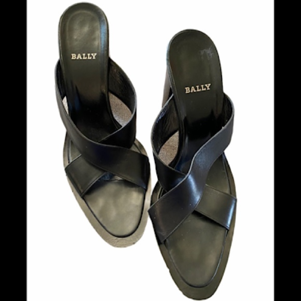 Bally SZ 8 strappy leather sandals w/ chunky heels